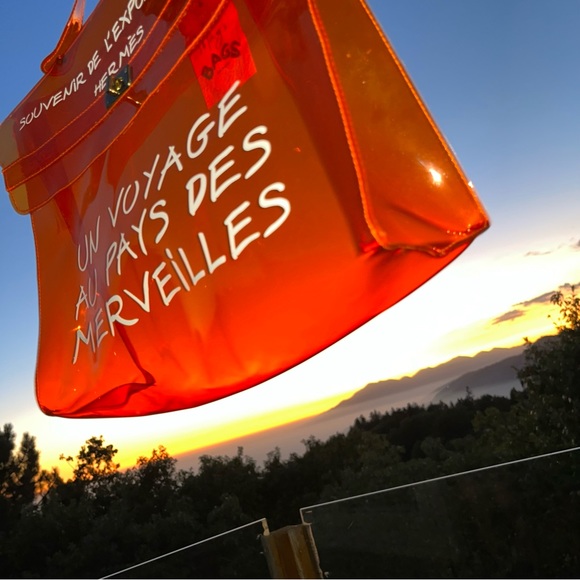 Hermรจs: Vinyl Kelly Souvenir De L'Exposition PVC Beach Tote Bag - Picture 12 of 17